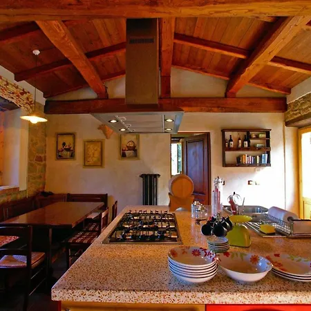 2 Bedrooms With Shared Pool And Wifi At Apartmán *